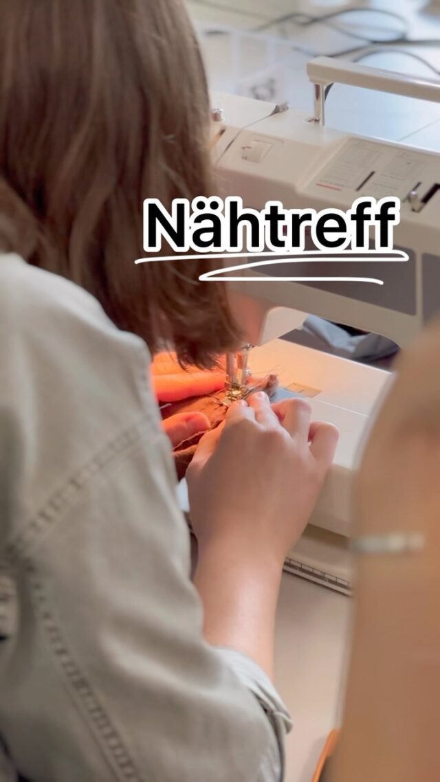 Beim Nähtreff der Uni Oldenburg findet sich eine wunderbare Gemeinschaft von Nähbegeisterten, die einander unterstützen und Tipps und Tricks austauschen, voneinander lernen und Ideen teilen 🧵 
 
Kommende Termine immer um 16:30 Uhr
31. Juli
21. August
25. September

Mit viel oder wenig Erfahrung und den eigenen Materialien wird regelmäßig gemeinsam genäht und Kreativität getankt 🤗

Bitte vorher anmelden, da vor Ort nur begrenzt Arbeitsplätze vorhanden sind. Anmeldung per Mail:
anna.blancke@alum.uni-oldenburg.de