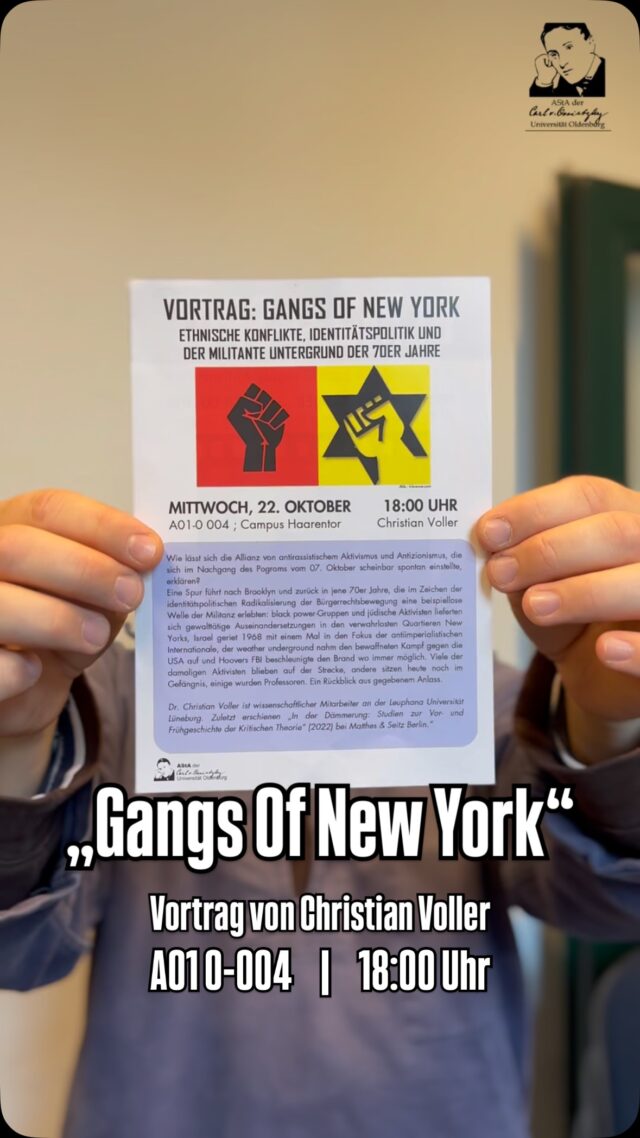 Morgen um 18:00 Uhr in A01 0-004 „Gangs of New York“ - Ethnische Konflikte, Identitätspolitik und der militante Untergrund der 70er Jahre (englisch last slide)

Wie lässt sich die Allianz von antirassistischem Aktivismus und Antizionismus, die sich im Nachgang des Pogroms vom 07. Oktober scheinbar spontan einstellte, erklären? 
Eine Spur führt nach Brooklyn und zurück in jene 70er Jahre, die im Zeichen der identitätspolitischen Radikalisierung der Bürgerrechtsbewegung eine beispiellose Welle der Militanz erlebten: black power-Gruppen und jüdische Aktivisten lieferten sich gewalttätige Auseinandersetzungen in den verwahrlosten Quartieren New Yorks, Israel geriet 1968 mit einem Mal in den Fokus der antiimperialistischen Internationale, der weather underground nahm den bewaffneten Kampf gegen die USA auf und Hoovers FBI beschleunigte den Brand wo immer möglich. Viele der damaligen Aktivisten blieben auf der Strecke, andere sitzen heute noch im Gefängnis, einige wurden Professoren. Ein Rückblick aus gegebenem Anlass.
Dr. Christian Voller ist wissenschaftlicher Mitarbeiter an der Leuphana Universität Lüneburg. Zuletzt erschienen „In der Dämmerung: Studien zur Vor- und Frühgeschichte der Kritischen Theorie“ (2022) bei Matthes & Seitz Berlin.“