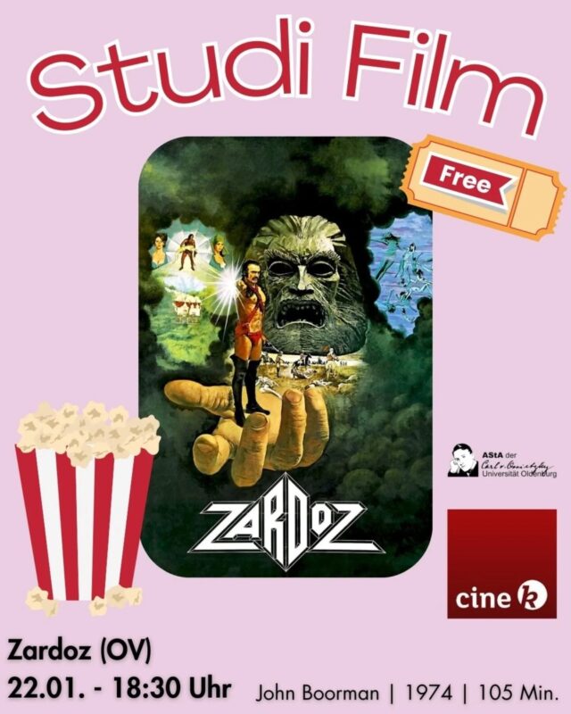 Am 22.01. um 18:30 im StudiFilm: Zardoz
Kostenlos für Studierende der Uni Oldenburg im CineK!

------ -------- --------- --------- -------

In einer fernen Zukunft leben die Menschen in zwei klar getrennten Gruppen: Die Brutals auf der Erde und die Eternals in einer abgeschotteten Gesellschaft. Die Brutals verehren den mysteriösen Steinkopf Zardoz, der sie lenkt und kontrolliert. Der Krieger Zed dringt in die Welt der Eternals ein und wird mit deren Geheimnissen von Macht konfrontiert.

Der Lieblingsfilm von Jonathan Meese - kein Wunder. In völligem Übermaß - oft unfreiwillig komisch - zeichnet Boormann Bilder so wahnwitzig und verfremdet, dass der über allem schwebende Begriff der Kunst, die faschistische Grunderzählung des Films in leere Referenz oder Satire verwandeln soll. Ob man dem Film und Meese das so durchgehen lassen darf, das muss dann nach dem Kinobesuch ausgehandelt werden.

„ZARDOZ von JOHN BOORMAN ist der wichtigste, radikalste, notwendigste und zukünftigste Erzfilm aller Zeiten. In ZARDOZ stimmt ALLES, also NICHTS. ZARDOZ ist ein totalster Kunstfilm, komprimierteste Energie, TOTALSTES GESAMTKUNSTWERK und ultimativst ein kunstbiologischster Lichtfilm. Zardoz ist ein richardwagnerartigster Epos der Zukunft, die Evolution wird in diesem Meisterwerk radikalstkunstnotwendigst gewürdigt. ZARDOZ IST REINSTRADIKALSTE KUNST ALS TOTALSTE ZIELSETZUNG. IN ZARDOZ DREHT SICH ALLES UM DIE STAATSFORM KUNST...Zardoz vereint alle Mythen spielerischst zu einer Immerwährenden Erzodyssee". ZARDOZ IST CHEF." (Jonathan Meese)